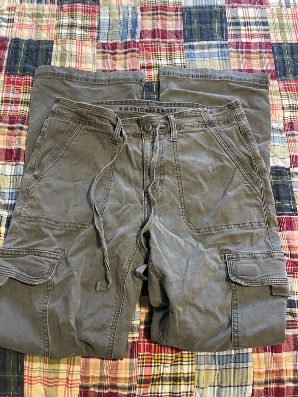 American Eagle Classic Bootcut Cargo pants size 6 EUC - Picture 2 of 6